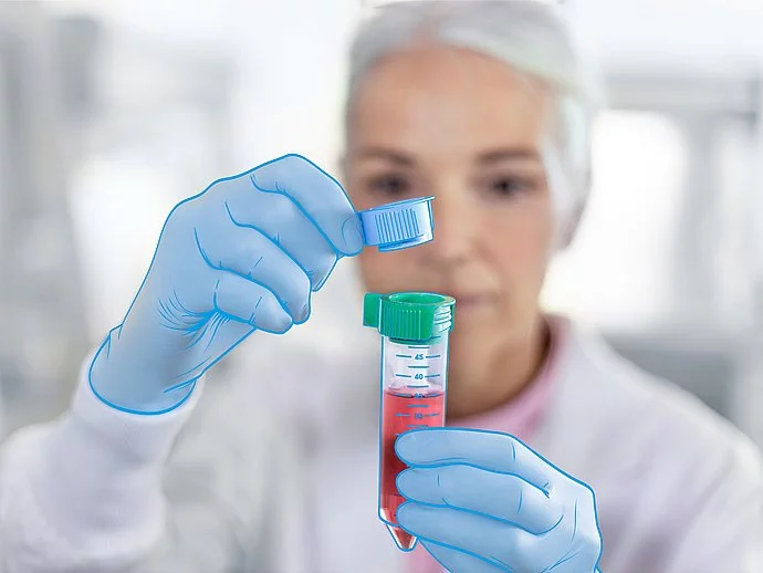 50 ml tube in the hand of a woman with 2 EASYstrainers